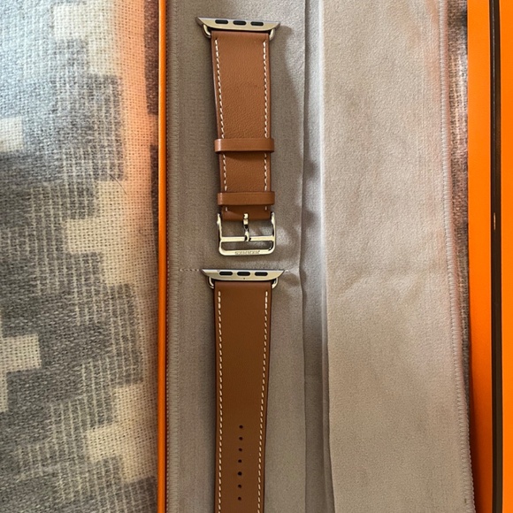 Apple Watch Hermes Edition Leather Watch Band Gold 45mm - Picture 8 of 9
